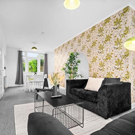 Stylish 3 Bedroom House - Parking - Garden - Great Barr - Netflix - Top Rated -121J Birmingham Kültér fotó